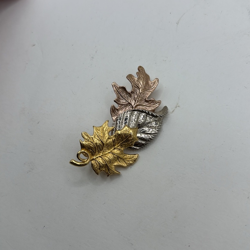 Vintage Avon Gold Silver Tone Leaf Pendant Brooch Accessory Jewelry Collectible - Picture 5 of 7